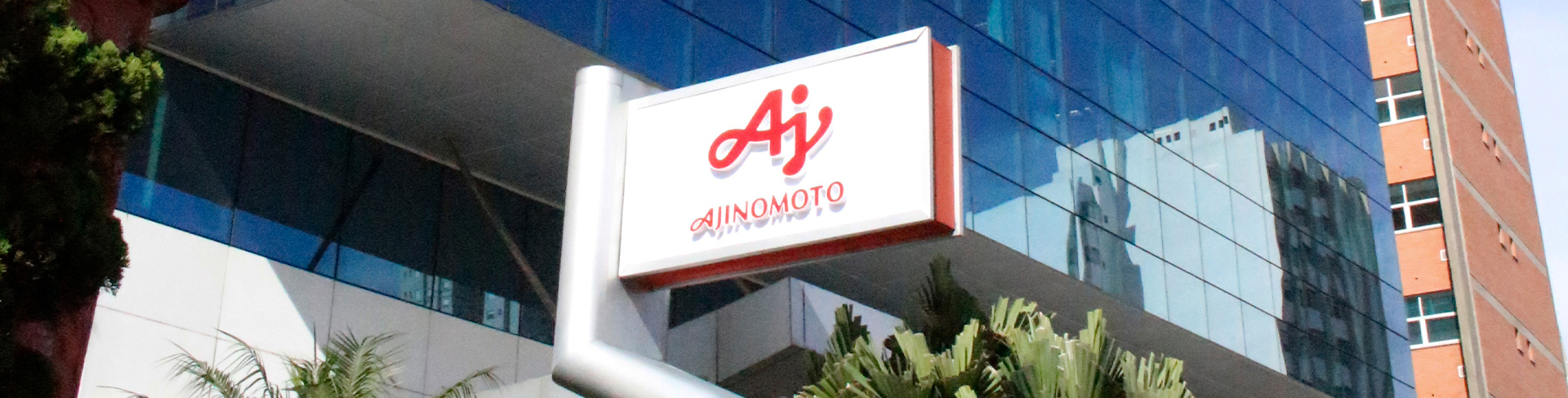 Placa da fachada com a logo Ajinomoto