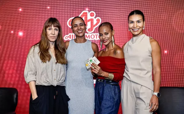 Jornalista Silvia Ruiz; Andréia Naves, nutricionista; Aline Wirley, atriz e cantora; e Renata Teixeira, gerente de P&D e Suplementos da Ajinomoto do Brasil.