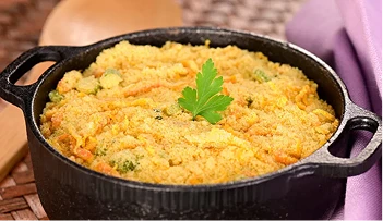 Panela com farofa de talos de couve