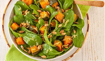 Prato com salada de rúcula