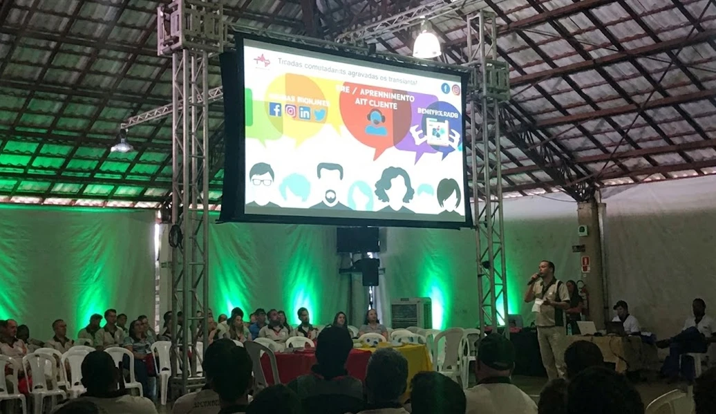 Profissionais em uma conferência no programa Qualidade